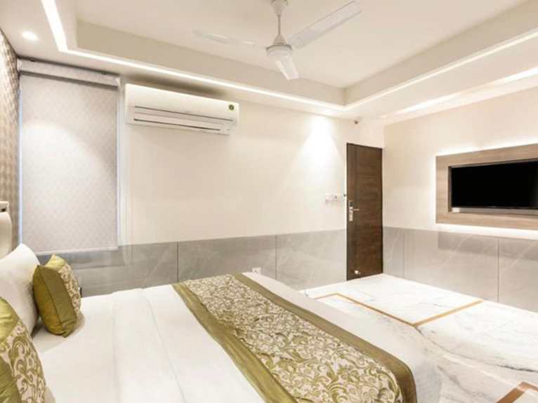 Double sleeping pods Inside Delhi airport