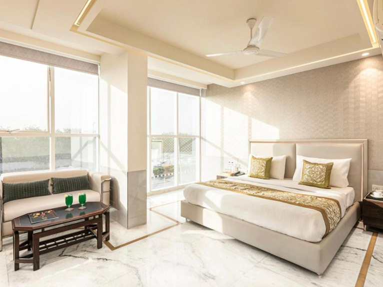 Double sleeping pods Near IGT airport