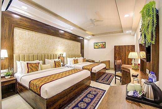 6 to 8 hours Stay  family room 
